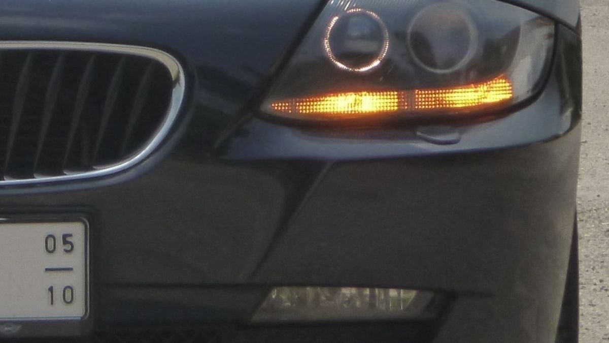 BMW do kierowców: "Użyj kierunkowskazów"