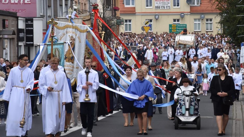 Procesja w drodze do wągrowieckiej fary