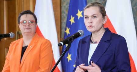 Zmiana prawa w tym roku? Wiceszefowa MEN zabiera głos ws. zakazu smartfonów w szkołach