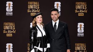 Oryginalna kreacja żony Falcao. Założyła... gorset