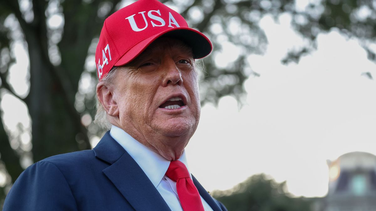 WASHINGTON, DC - OCTOBER 05: U.S. President Donald Trump talks to the media after walking off Marine One on the South Lawn of the White House on October 05, 2025 in Washington, DC. Trump was returning from a celebration of the Navy’s 250th anniversary in Norfolk, Virginia.  (Photo by Tasos Katopodis/Getty Images)