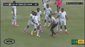 #dziejesiewsporcie: Sędzia uderzył piłkarza! Brutalne sceny na boisku