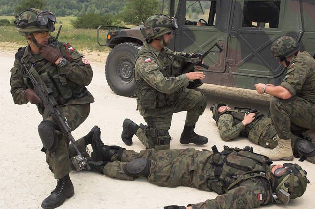 Kraków: Skaczą ze spadochronem i nurkują. 6 Brygada Powietrznodesantowa ma pluton do podwodnych zadań specjalnych