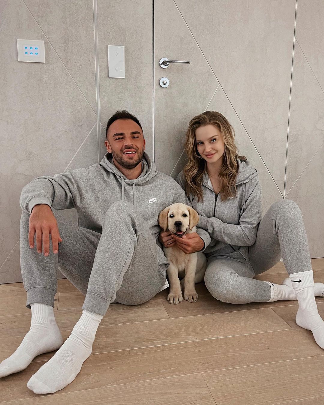 Karolina Pisarek, Roger Salla