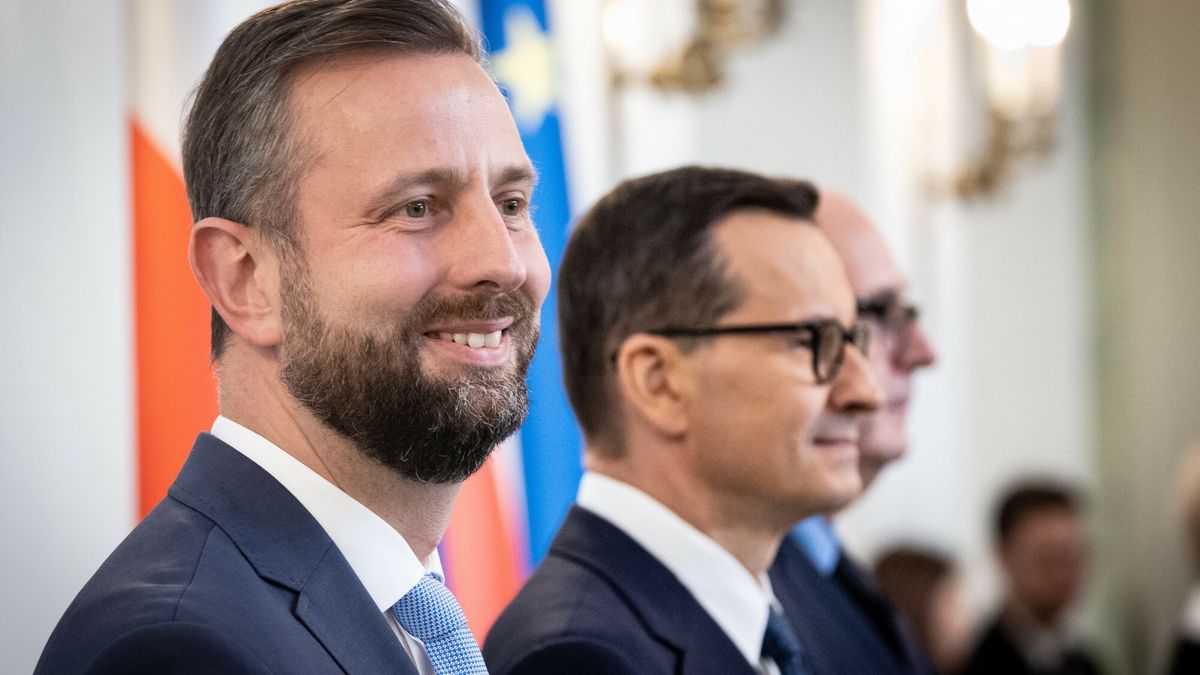 Uroczysto?? powo?ania Marsza?k�w Senior�w Sejmu i Senatu RP
09.11.2023 Warszawa Uroczystosc powolania Marszalkow Seniorow Sejmu i Senatu RP przez prezydenta Andrzeja Dude fot Jacek Dominski/REPORTER
n/z: Wladyslaw Kosiniak-Kamysz, Mateusz Morawiecki
Jacek Dominski/REPORTER