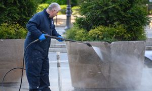 Myjka ciśnieniowa czy firma? Sprawdzamy, co bardziej się opłaca