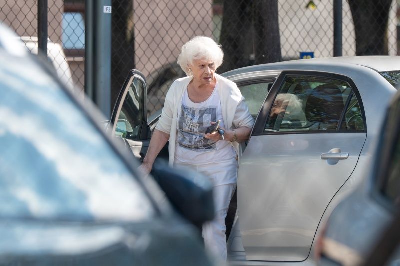 Krystyna Loska przyjechała samochodem na zakupy