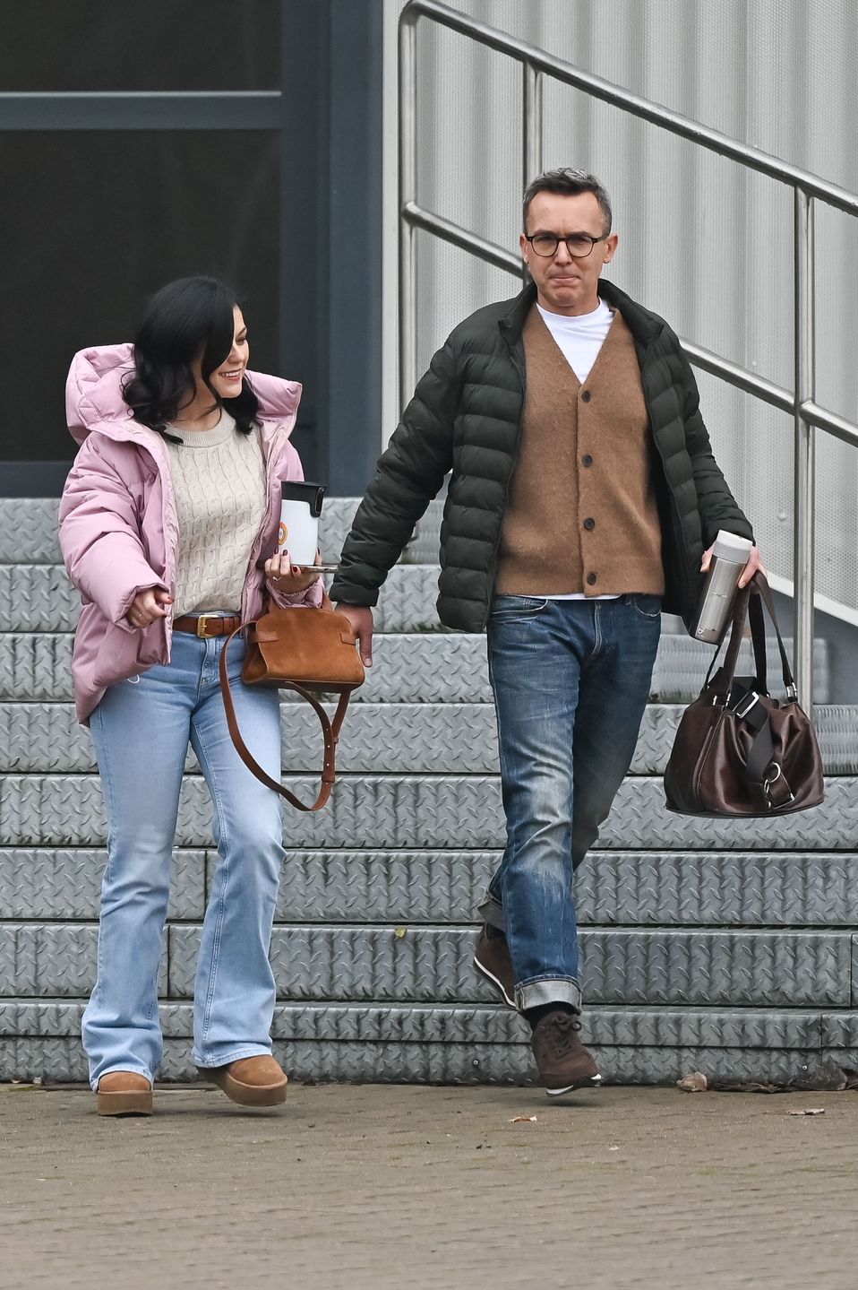 Katarzyna Cichopek i Maciej Kurzajewski maszerują z termosami