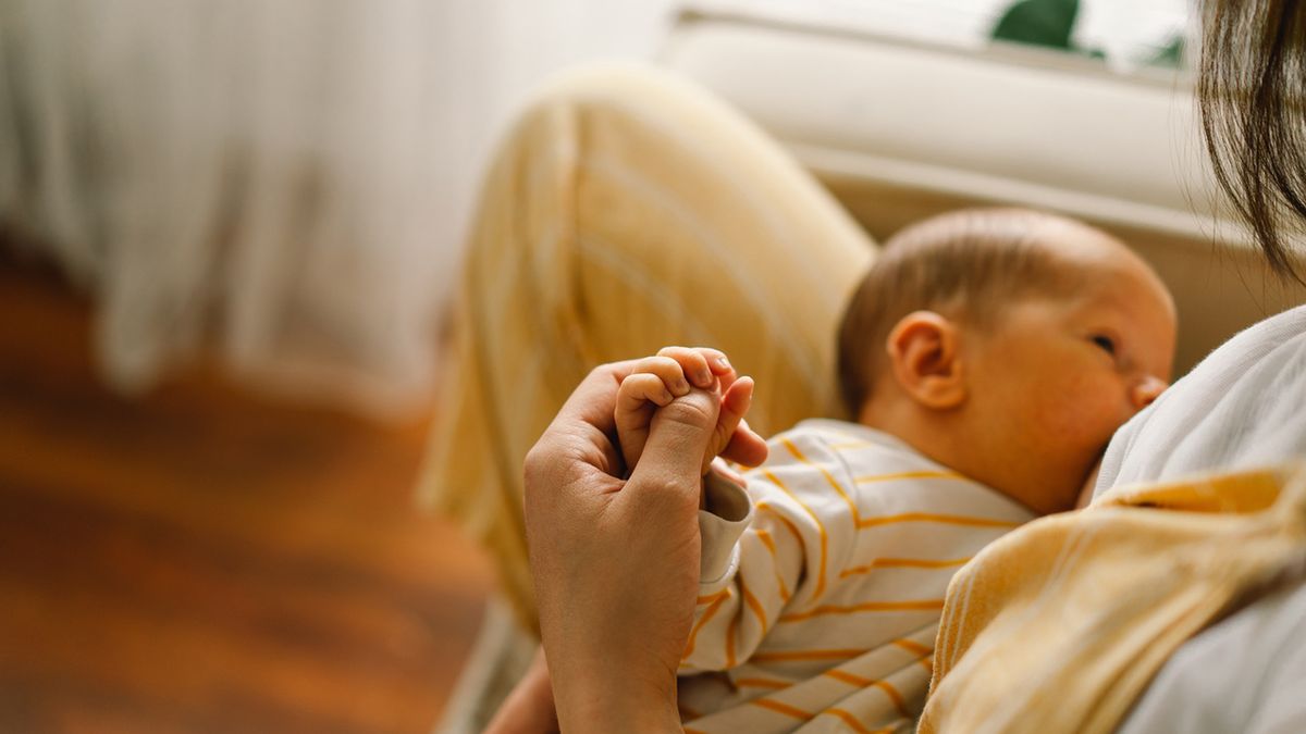 Techniki karmienia piersią zwiększają efektywność karmienia.