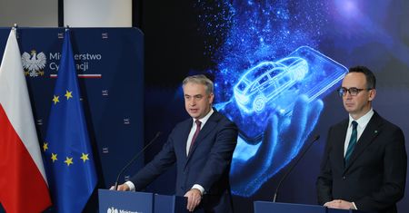 Rejestracja pojazdów online. Wkrótce wniosek przez mObywatela