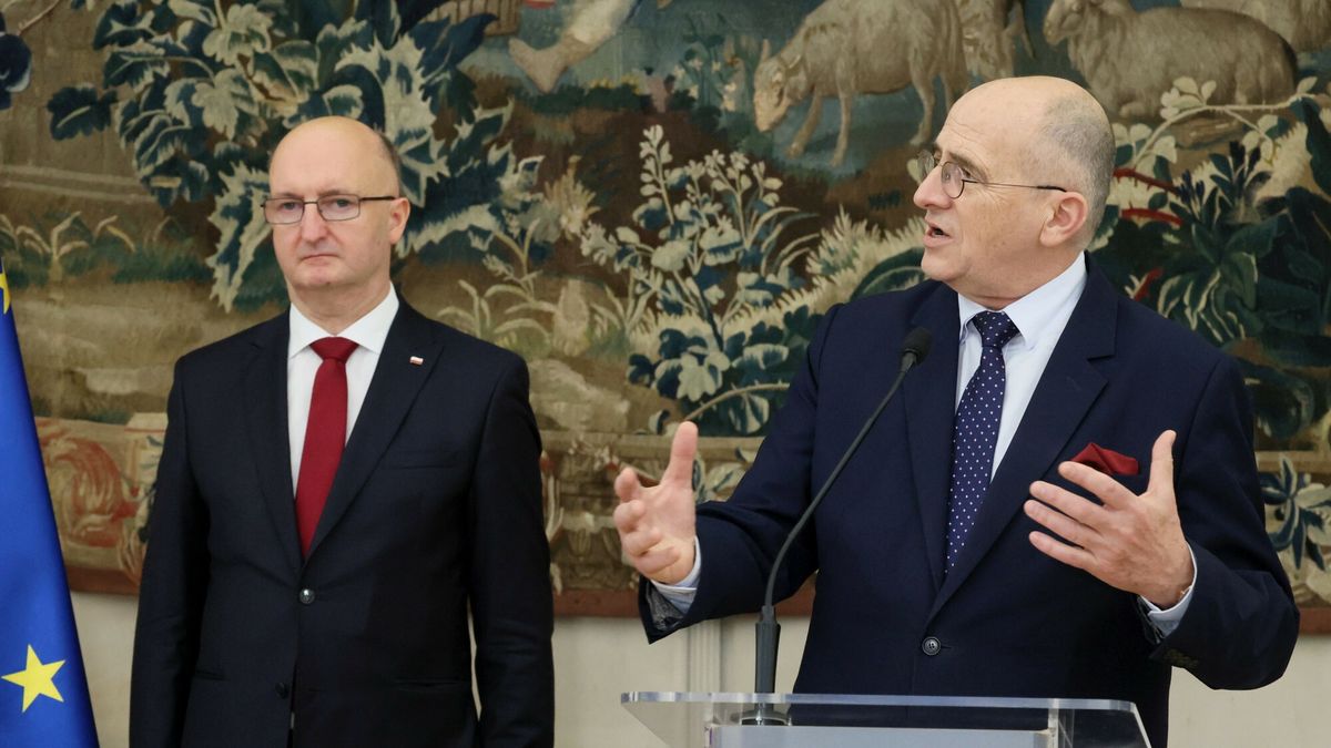 Nagroda Konsul Roku
Fot. Pawel Wodzynski/East News, Warszawa, 17.01.2023. Ministerstwo Spraw Zagranicznych. Wreczenie nagrody Konsul Roku. 
N/z: Piotr Wawrzyk, Zbigniew Rau
Pawel Wodzynski