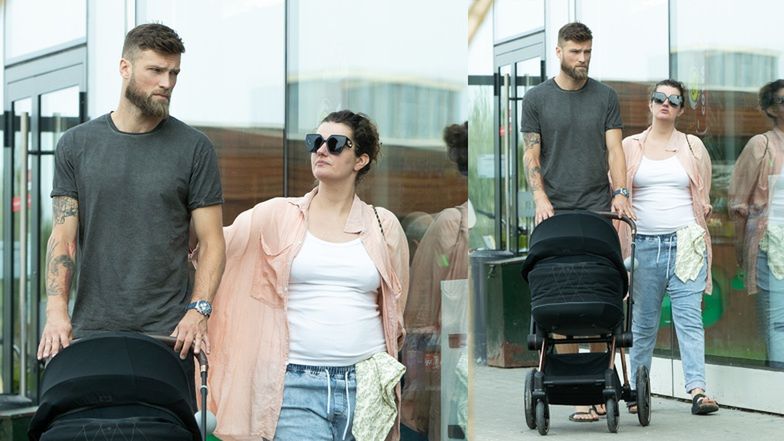 Zofia Zborowska i Marcin Wrona spacerują z dzidziusiem 
