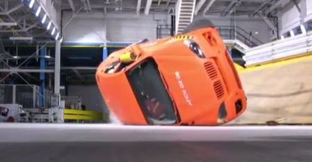 #dziejesiewmoto: Znęcanie się nad nowym BMW