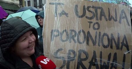 Polki protestują na Placu Zamkowym
