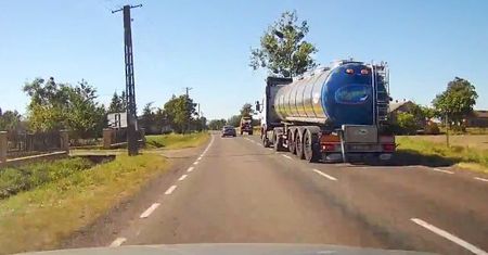 #dziejesiewmoto: Pirat w BMW zepchnięty na pobocze, wymuszenie pierwszeństwa na motocykliście i kot szczęściarz