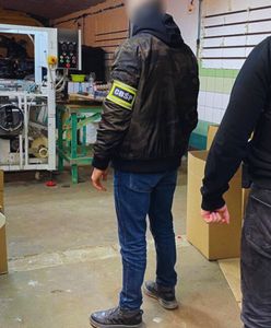Weszli do garażu pod Warszawą. Odkrycie pogrążyło właścicieli