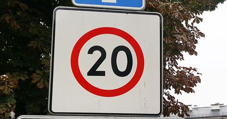 Kwadrat zamiast koła i znika ważna zasada. Zapomnisz? Będzie mandat