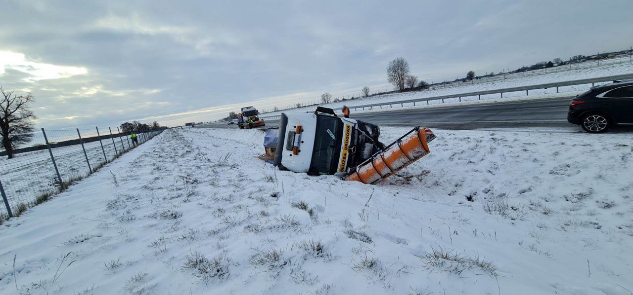 Pług wypadł z drogi