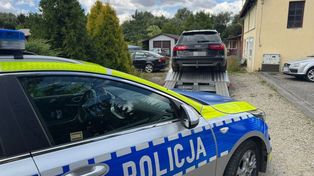 Na oczach policjantów wyprzedził na podwójnej ciągłej. 36-latek kierował audi mimo czterech zakazów