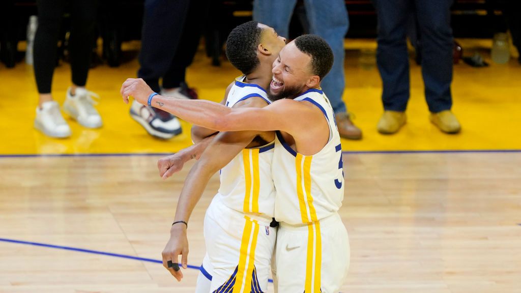 Getty Images /  Thearon W. Henderson / Na zdjęciu:  Jordan Poole i Stephen Curry