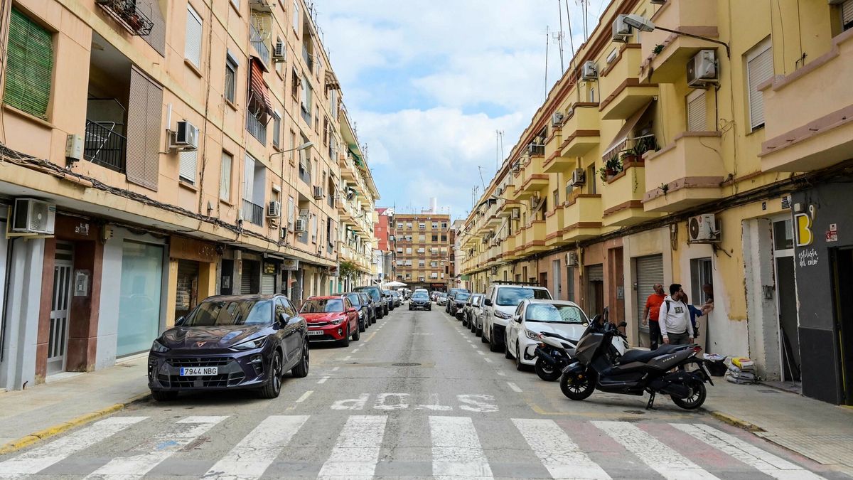 Temporary
This image taken on October 2, 2025 shows a street in Paiporta, an area that was seriously affected by the deadly flooding of October 29 las year. One year after the tragic floods that killed more than 230 people on October 29, 2024, in the Valencia region, life is slowly returning to normal on the streets of the affected towns. (Photo by Jose Jordan / AFP)
JOSE JORDAN
