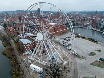 Gdańsk: Koło Amber Sky już ma serce. Gołym okiem widać, że jest wielkie. Gondole są nowocześniejsze