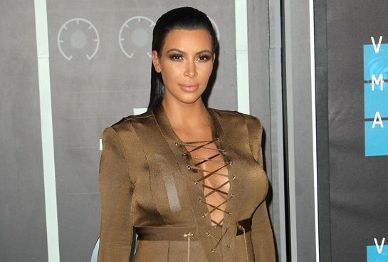 Kim Kardashian opóźniła poród, bo chciała zrobić sobie nowy manicure