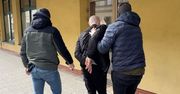 Poszukiwany 42-latek chciał przechytrzyć policjantów. Miał specjalną skrytkę pod sufitem