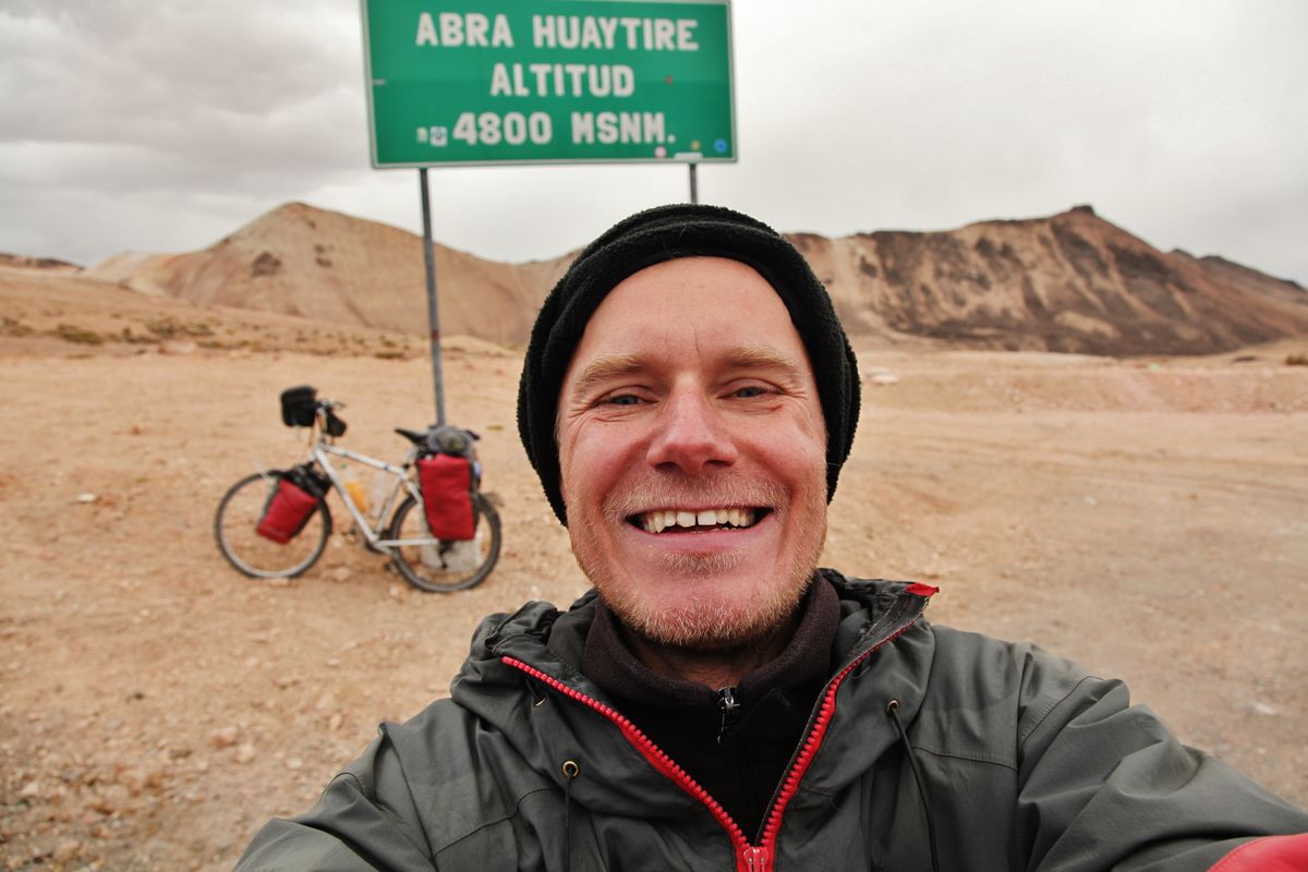 Piotr Strzeżysz drogę z Patagonii na Alaskę pokonał rowerem. "Każda podróż jest ważna"