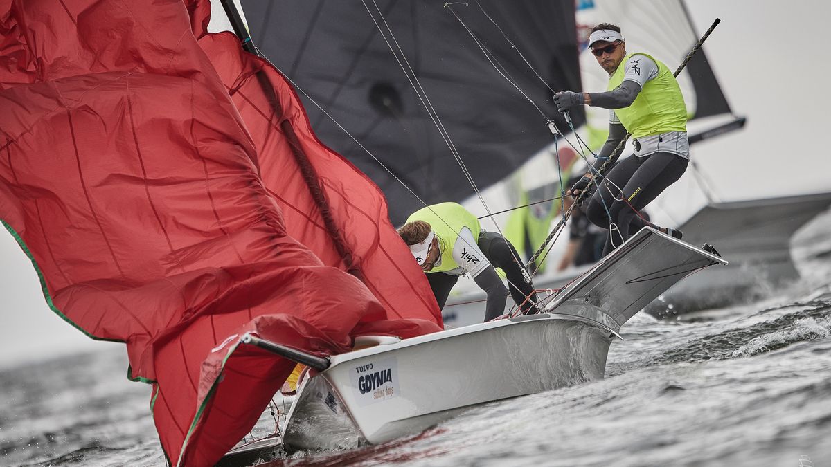 Łukasz Przybytek i Paweł Kołodziński na jachcie olimpijskiej klasy 49er