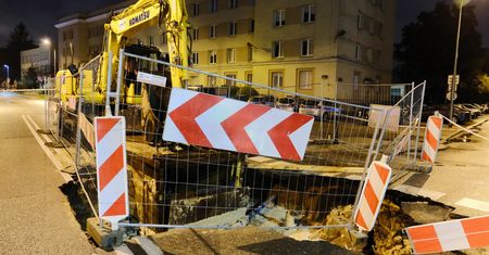 Warszawa. Awaria na Woli. Zapadł się fragment ulicy