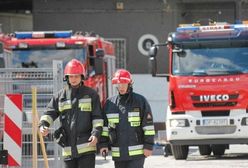 Pożar hali w Łomiankach. Trwa akcja straży pożarnej