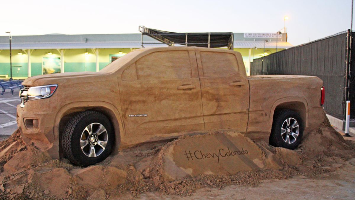 Pickup z 34 ton piasku [wideo] 1