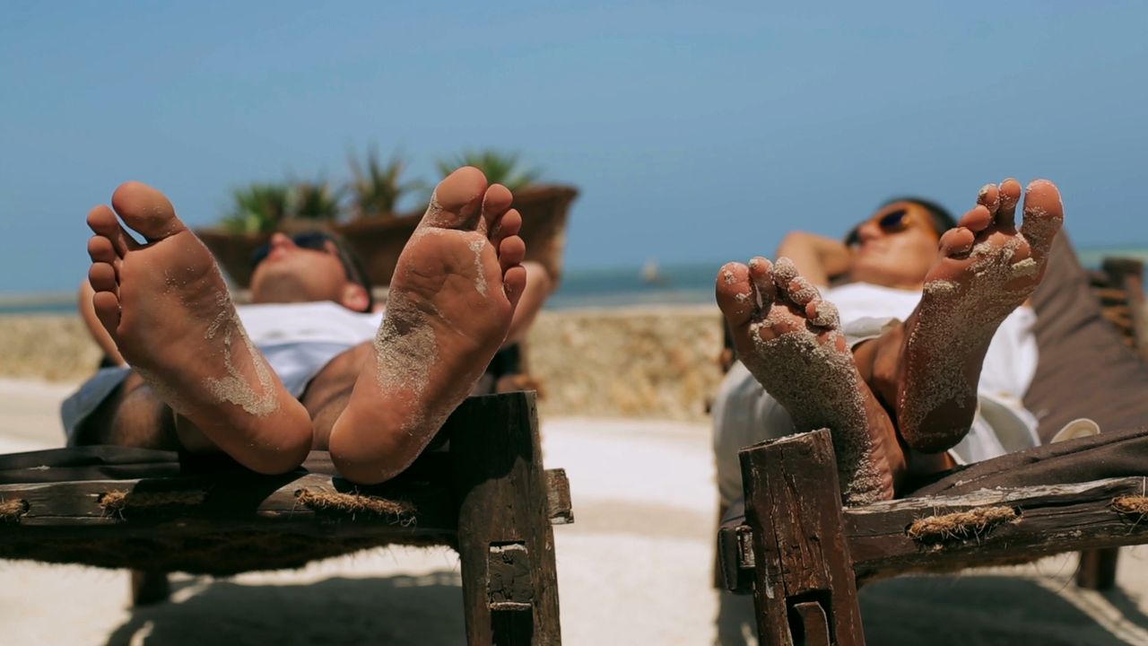 Popękane pięty mogą być objawem choroby. Nie zawsze winna jest zła pielęgnacja (WIDEO)