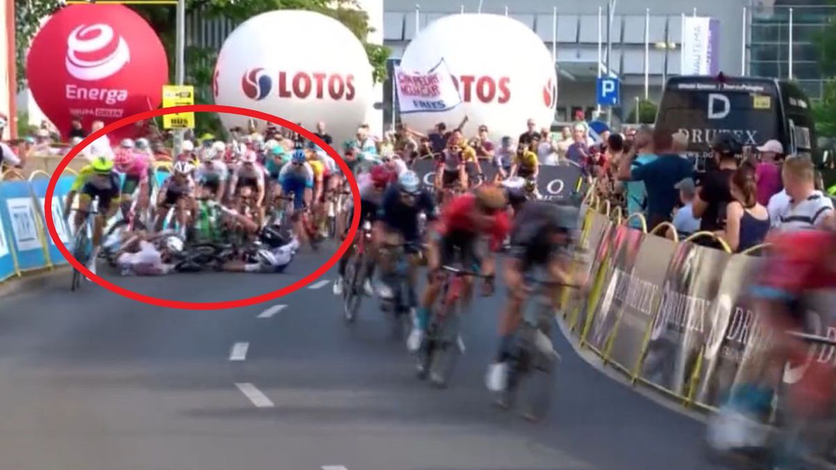 Twitter / TVP Sport / Na zdjęciu: jedna z kraks na finiszu 5. etapu Tour de Pologne w Rzeszowie
