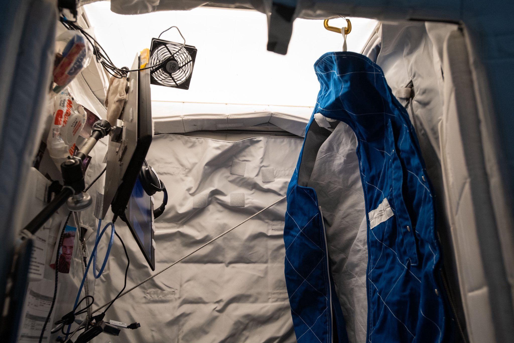 Gdzie śpi polski astronauta w kosmosie? Śpiwór ma przypięty