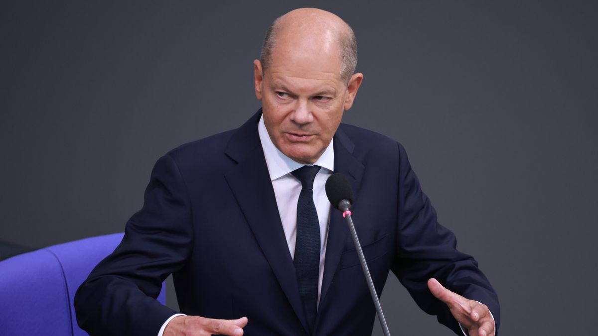 German Chancellor Olaf Scholz speaks during a Government question time at the German Parliament 'Bundestag' in Berlin, Germany, 03 July 2024. Chancellor Scholz attended the session of the German Parliament to answer questions of Members of Parliament. EPA/CLEMENS BILAN Dostawca: PAP/EPA.