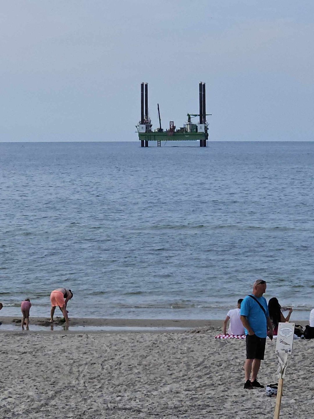 Platforma morska do budowy elektrowni wiatrowej  