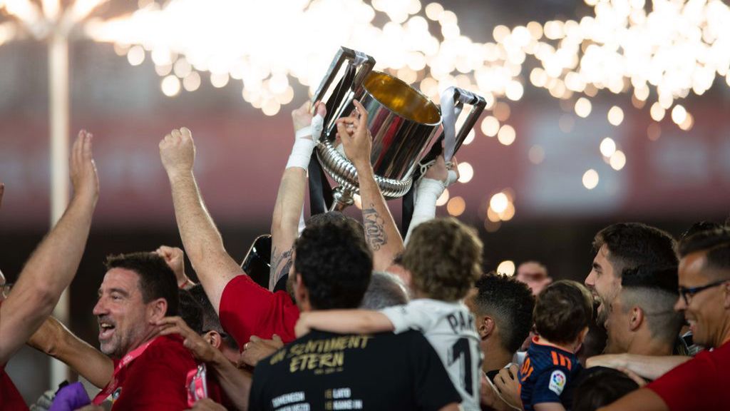 Zdjęcie okładkowe artykułu: Getty Images / TF-Images / Trofeum za wygranie Copa del Rey