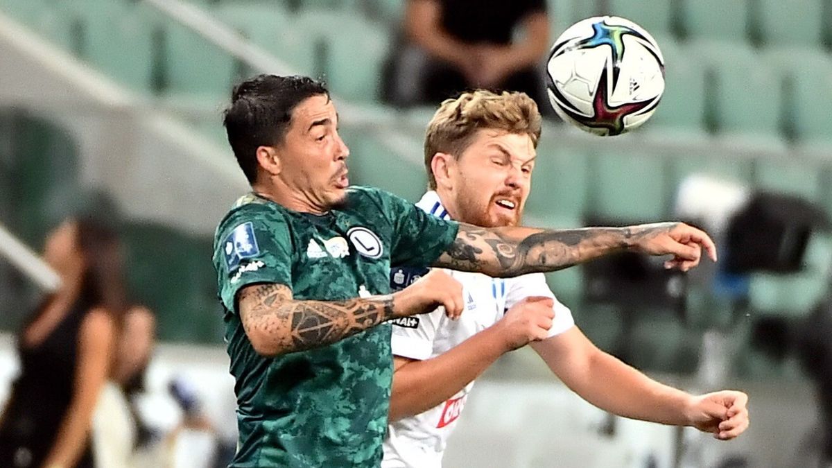 PAP / Andrzej Lange / Na zdjęciu: Josue Pesqueira (z lewej) i Dominik Furman