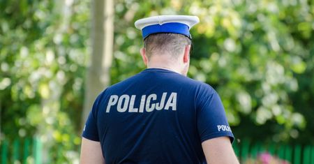 Tragiczny wypadek w Warszawie. Bmw zmiażdżyło mężczyznę, który je naprawiał