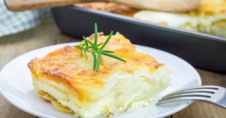 Kroję w plasterki i zalewam śmietaną. Najlepsze, co można zrobić z ziemniaków