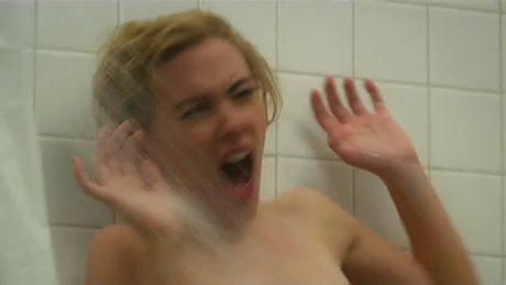 Scarlett Johansson mordowana pod prysznicem!