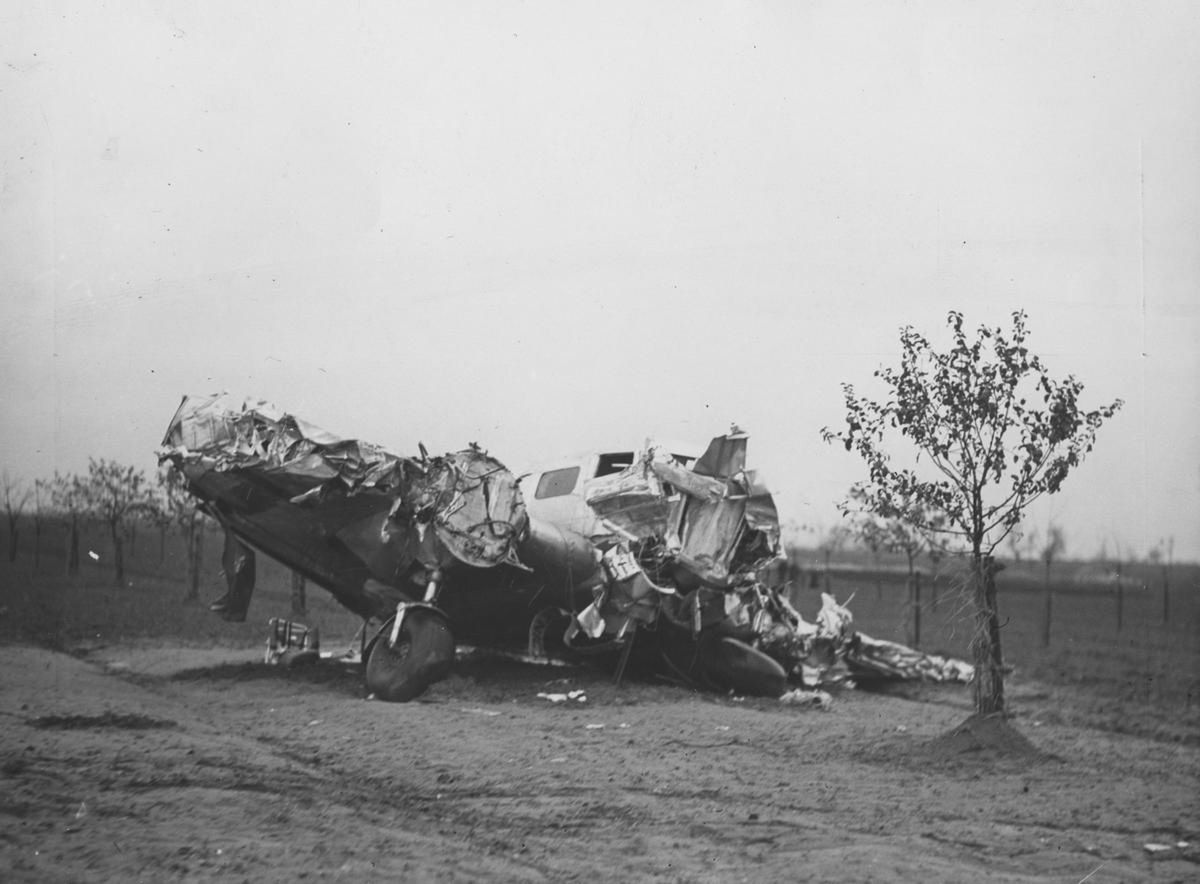 Katastrofa samolotu pasażerskiego Lockheed L-10 Electra SP-AYD pod Piasecznem