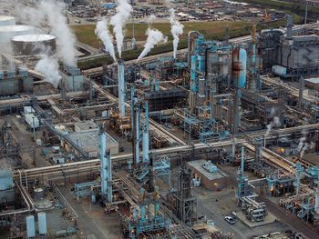 Po ataku Iranu wstrzymano pracę największego zakładu przetwarzania gazu w ZEA