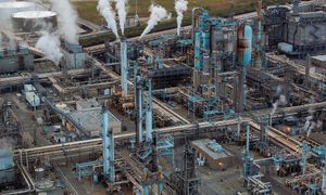 Po ataku Iranu wstrzymano pracę największego zakładu przetwarzania gazu w ZEA