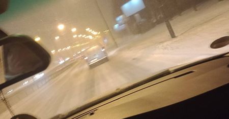 Spadł śnieg i po Lublinie coraz trudniej się jeździ. Gigantyczne korki, opóźnienia autobusów sięgają nawet godziny