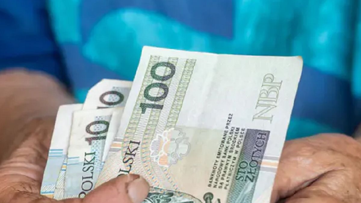 ZUS radzi polskim emerytom. Mogą dostać duże pieniądze