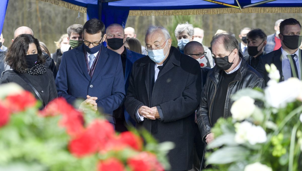 Pogrzeb Krzysztofa Krawczyka miał charakter państwowy. Artystę żegnał m.in. premier Mateusz Morawiecki, na zdjęciu obok Andrzeja Kosmali 