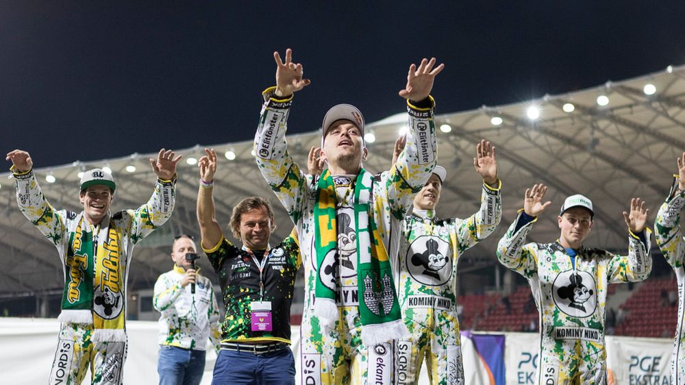 Zdjęcie okładkowe artykułu: WP SportoweFakty / Wojciech Tarchalski / Radość Falubazu z wygranej. Dyryguje Hampel.